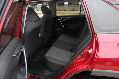 2020 Toyota RAV4, $25995. Photo 9