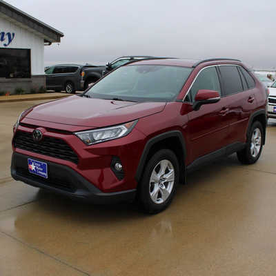 2020 Toyota RAV4, $25995. Photo 1