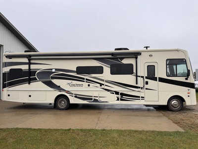 2020 Ford Motorhome, $79995. Photo 4