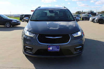 2021 Chrysler Pacifica, $24995. Photo 2