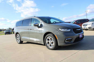 2021 Chrysler Pacifica, $24995. Photo 3