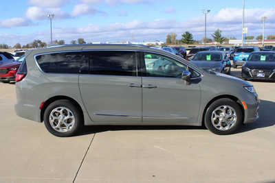 2021 Chrysler Pacifica, $24995. Photo 4
