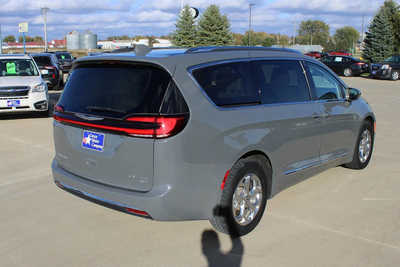 2021 Chrysler Pacifica, $24995. Photo 5