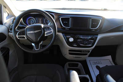 2022 Chrysler Voyager, $17995. Photo 11