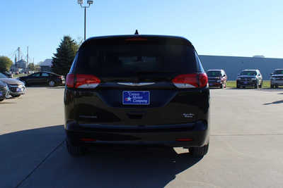 2022 Chrysler Voyager, $17995. Photo 6