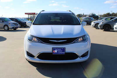 2018 Chrysler Pacifica, $17995. Photo 2
