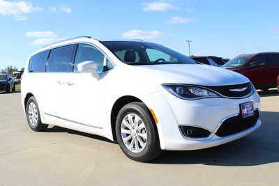 2018 Chrysler Pacifica, $17995. Photo 3