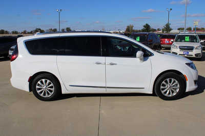 2018 Chrysler Pacifica, $17995. Photo 4