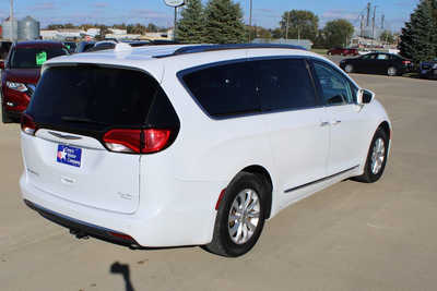 2018 Chrysler Pacifica, $17995. Photo 5