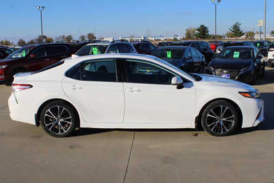 2020 Toyota Camry, $13995. Photo 4