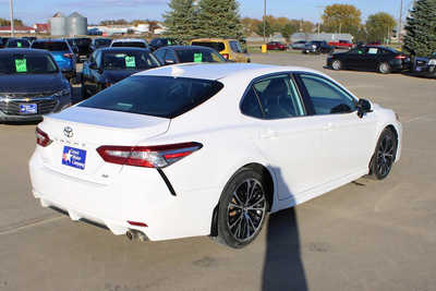 2020 Toyota Camry, $13995. Photo 5