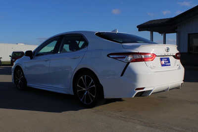 2020 Toyota Camry, $13995. Photo 7