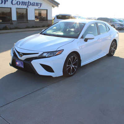 2020 Toyota Camry, $13995. Photo 1