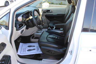 2022 Chrysler Pacifica, $19995. Photo 12