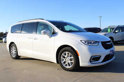 2022 Chrysler Pacifica, $19995. Photo 3
