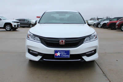 2017 Honda Accord, $15995. Photo 2