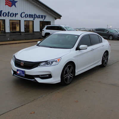 2017 Honda Accord, $15995. Photo 1