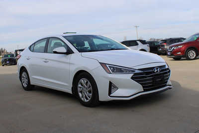 2019 Hyundai Elantra, $8995. Photo 3