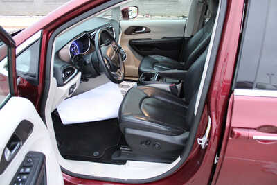 2018 Chrysler Pacifica, $12995. Photo 12