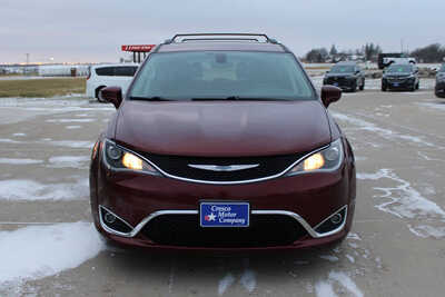 2018 Chrysler Pacifica, $12995. Photo 2