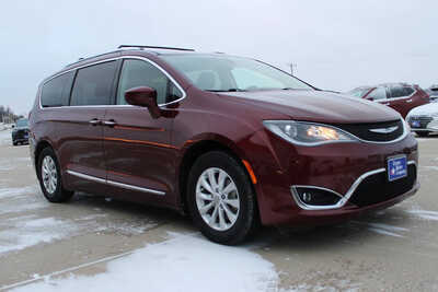 2018 Chrysler Pacifica, $12995. Photo 3
