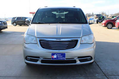 2012 Chrysler Town & Country, $1995. Photo 2