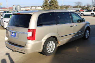 2012 Chrysler Town & Country, $1995. Photo 5