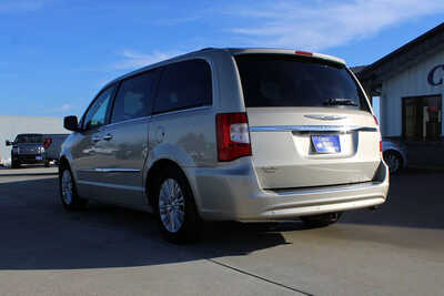 2012 Chrysler Town & Country, $1995. Photo 7