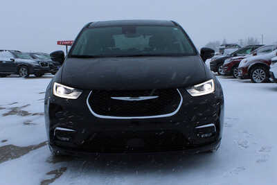 2024 Chrysler Pacifica, $29995. Photo 2