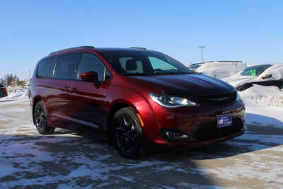 2019 Chrysler Pacifica, $17995. Photo 3