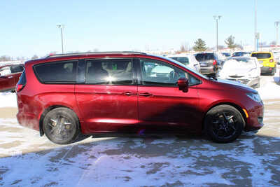 2019 Chrysler Pacifica, $17995. Photo 4