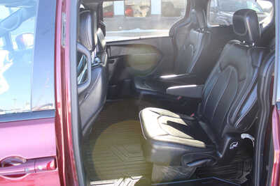 2019 Chrysler Pacifica, $17995. Photo 9