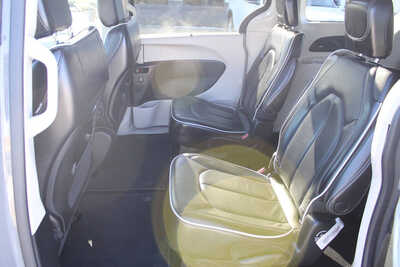 2023 Chrysler Pacifica, $28995. Photo 12