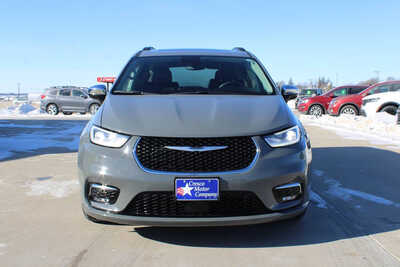 2023 Chrysler Pacifica, $28995. Photo 3