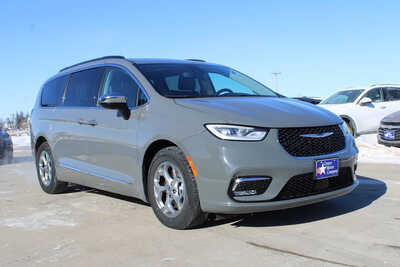 2023 Chrysler Pacifica, $28995. Photo 4