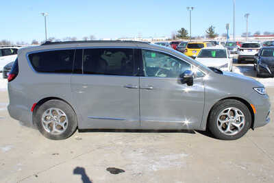 2023 Chrysler Pacifica, $28995. Photo 5