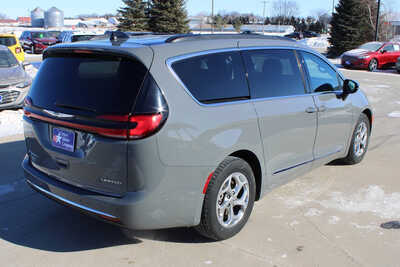 2023 Chrysler Pacifica, $28995. Photo 7