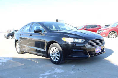 2016 Ford Fusion, $9995. Photo 3
