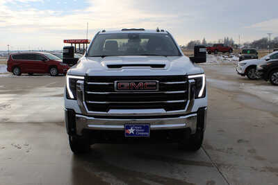 2024 GMC 2500 Crew Cab, $46995. Photo 2