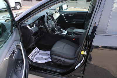 2021 Toyota RAV4, $23995. Photo 11
