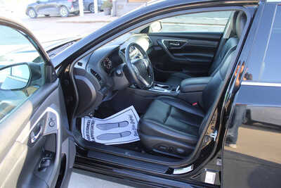 2017 Nissan Altima, $9995. Photo 11