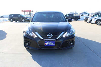 2017 Nissan Altima, $9995. Photo 2