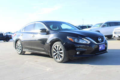 2017 Nissan Altima, $9995. Photo 3