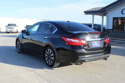 2017 Nissan Altima, $9995. Photo 7