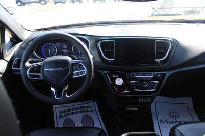2025 Chrysler Pacifica, $33995. Photo 12