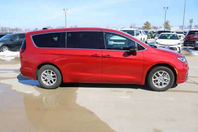 2025 Chrysler Pacifica, $33995. Photo 4