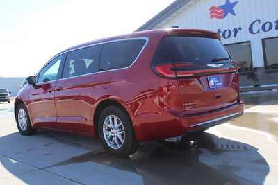 2025 Chrysler Pacifica, $33995. Photo 7