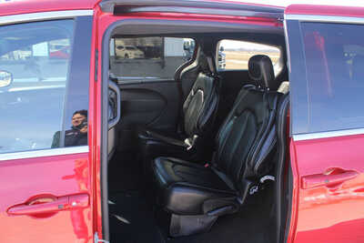 2025 Chrysler Pacifica, $33995. Photo 9