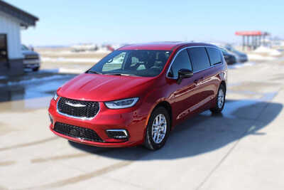 2025 Chrysler Pacifica, $33995. Photo 1