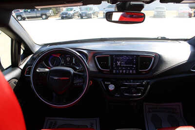 2020 Chrysler Pacifica, $22995. Photo 11